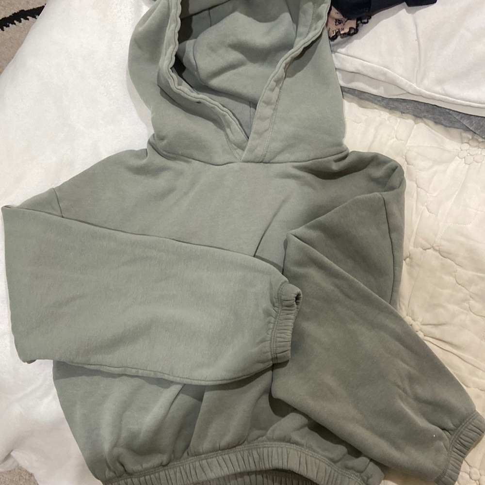 Grey/Green Cropped Sweatshirt